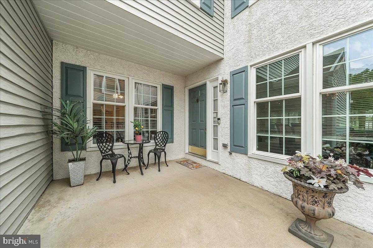 402 Sumner Way photo 3