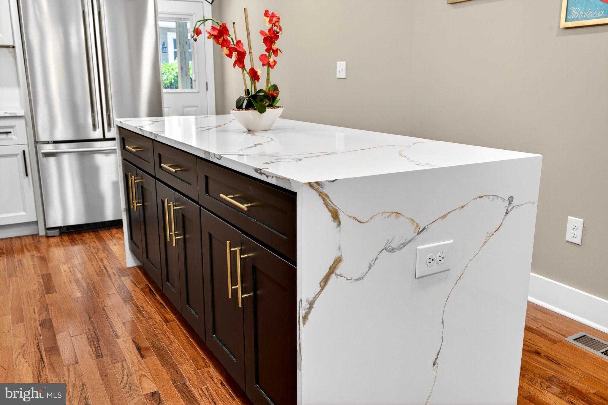 1342 Andre St photo 18