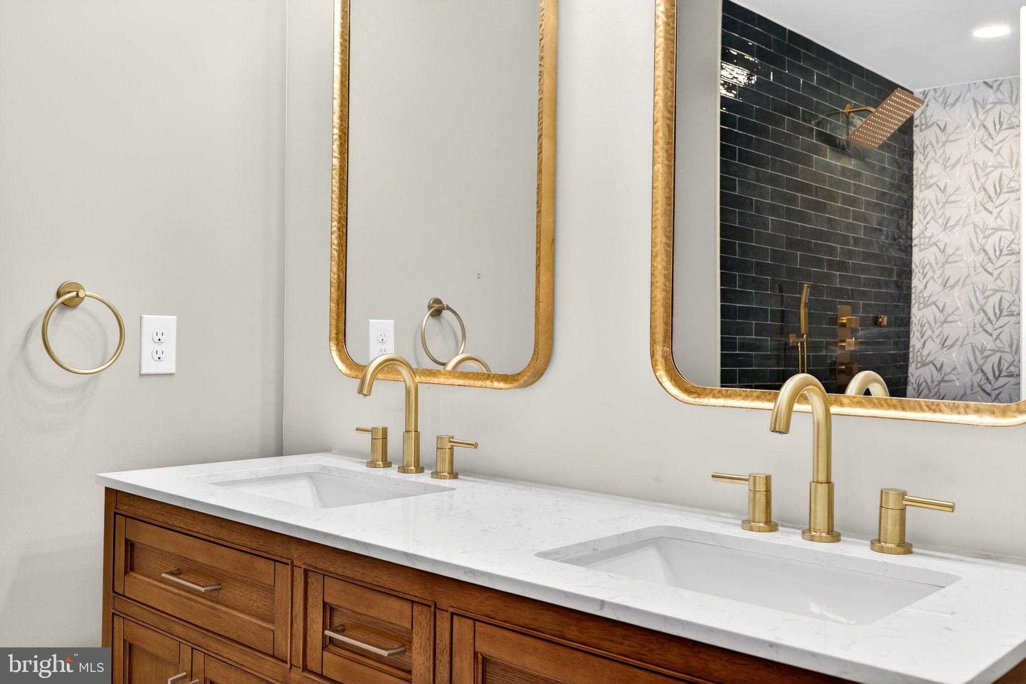 1342 Andre St photo 27