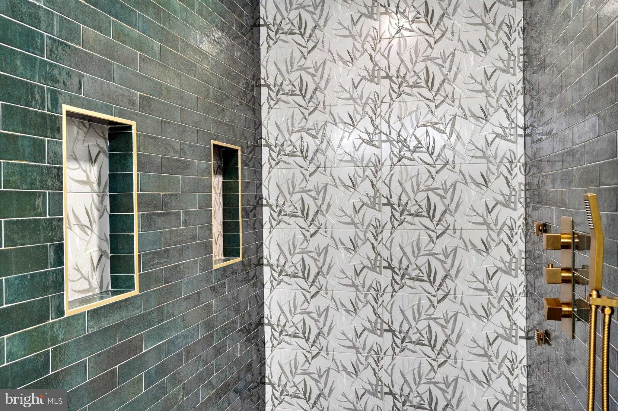 1342 Andre St photo 30