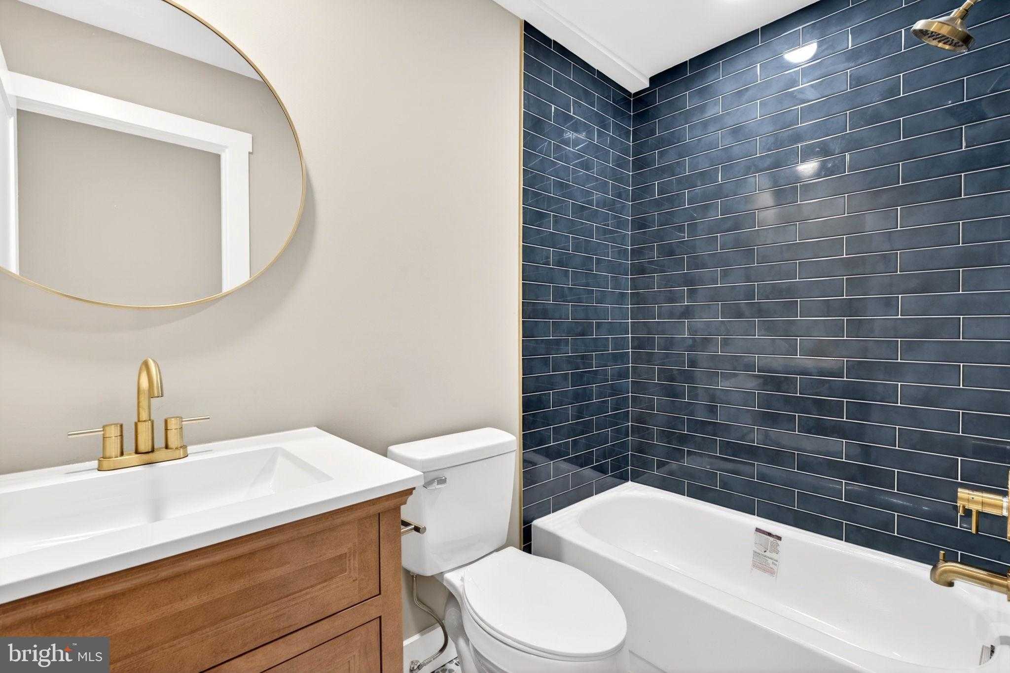 1342 Andre St photo 36