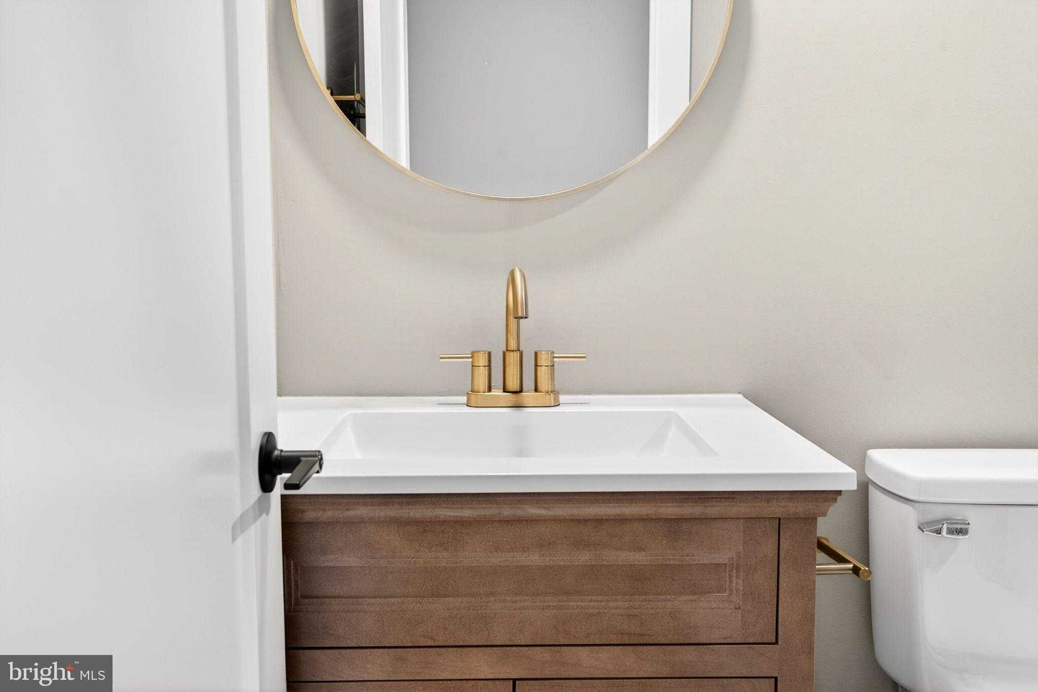 1342 Andre St photo 37