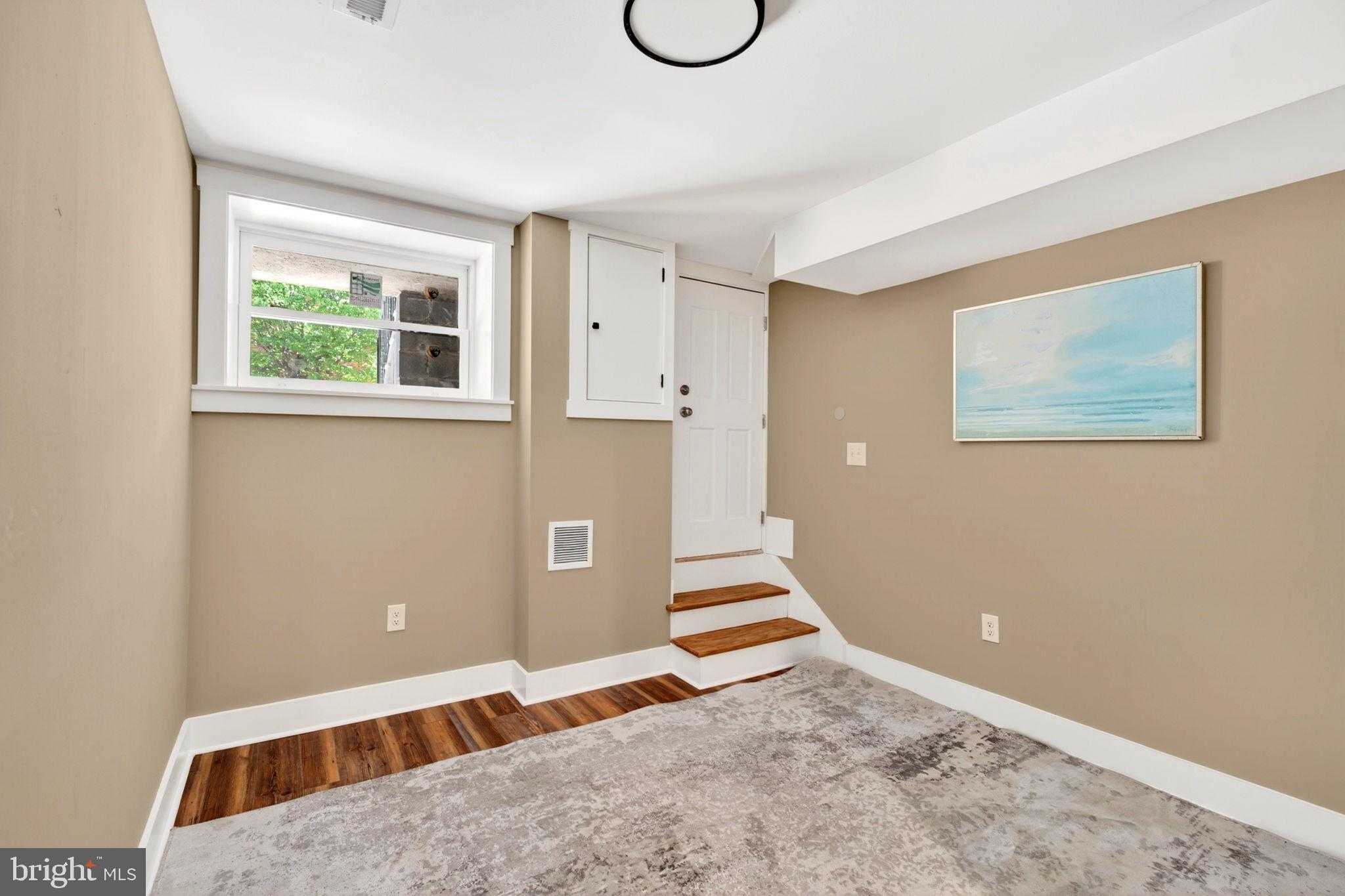 1342 Andre St photo 48