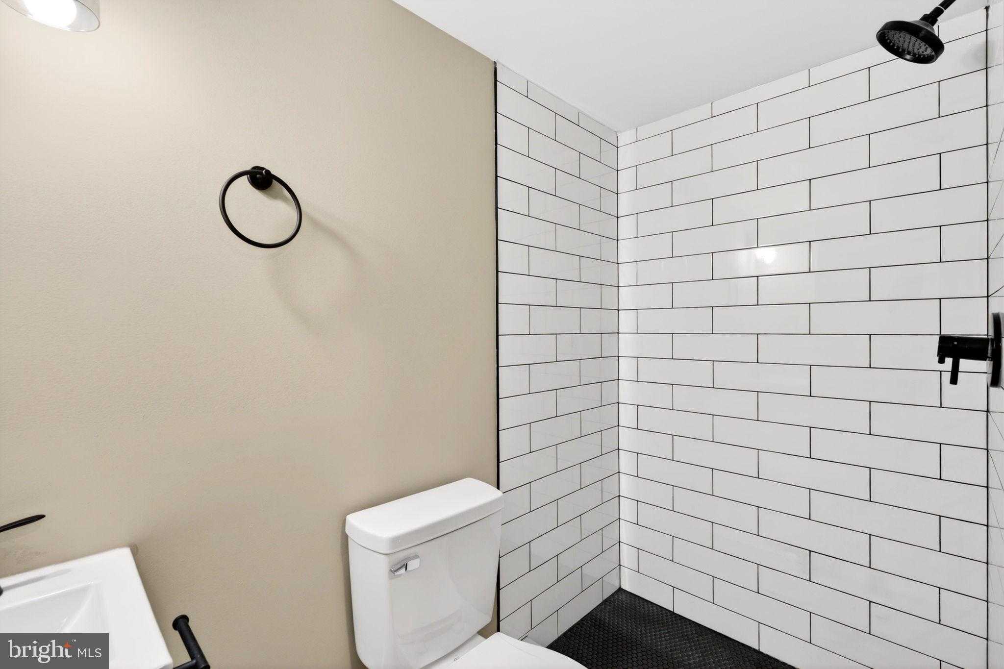 1342 Andre St photo 50