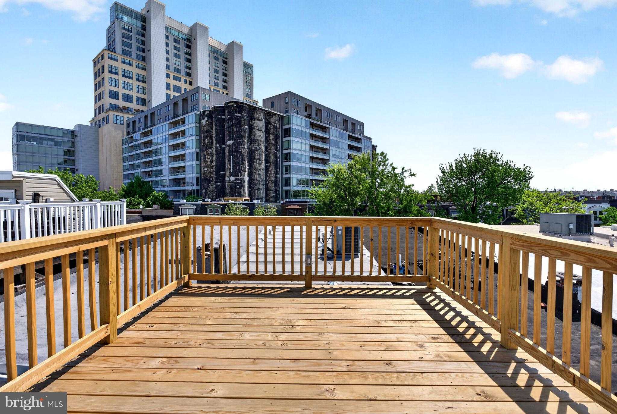 1342 Andre St photo 57