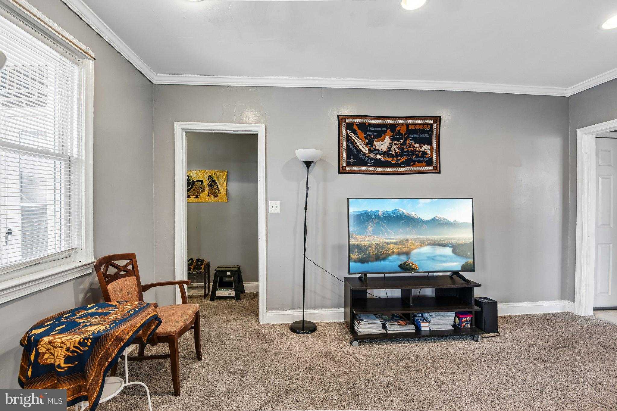 2824 Fleetwood Ave photo 5