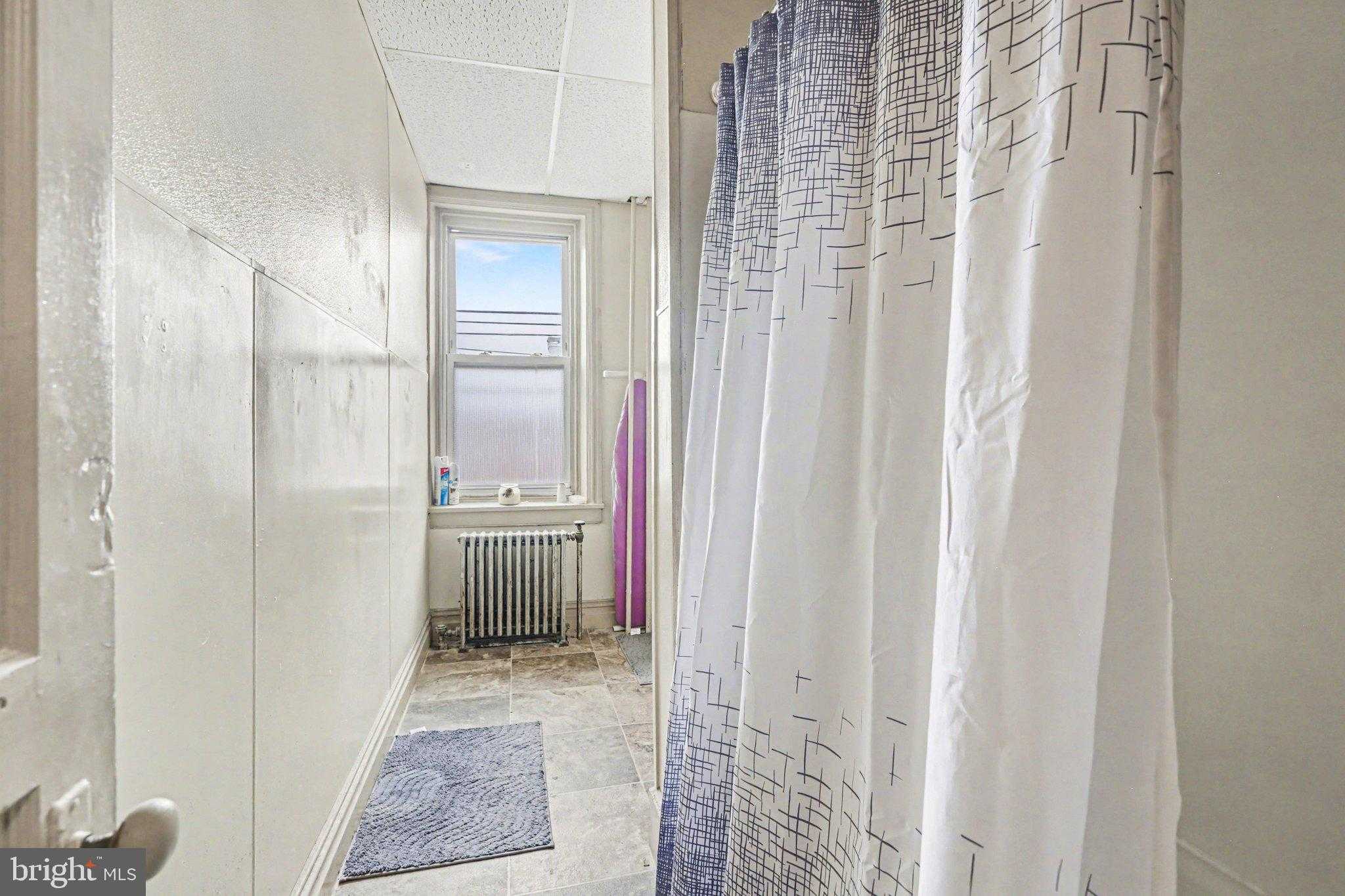 160 N West St photo 22