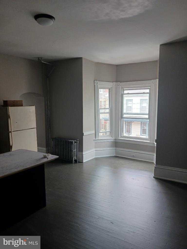 160 N West St photo 27