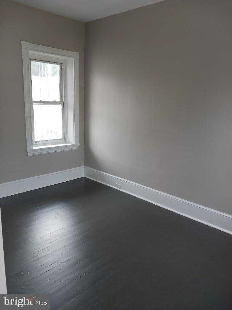 160 N West St photo 30