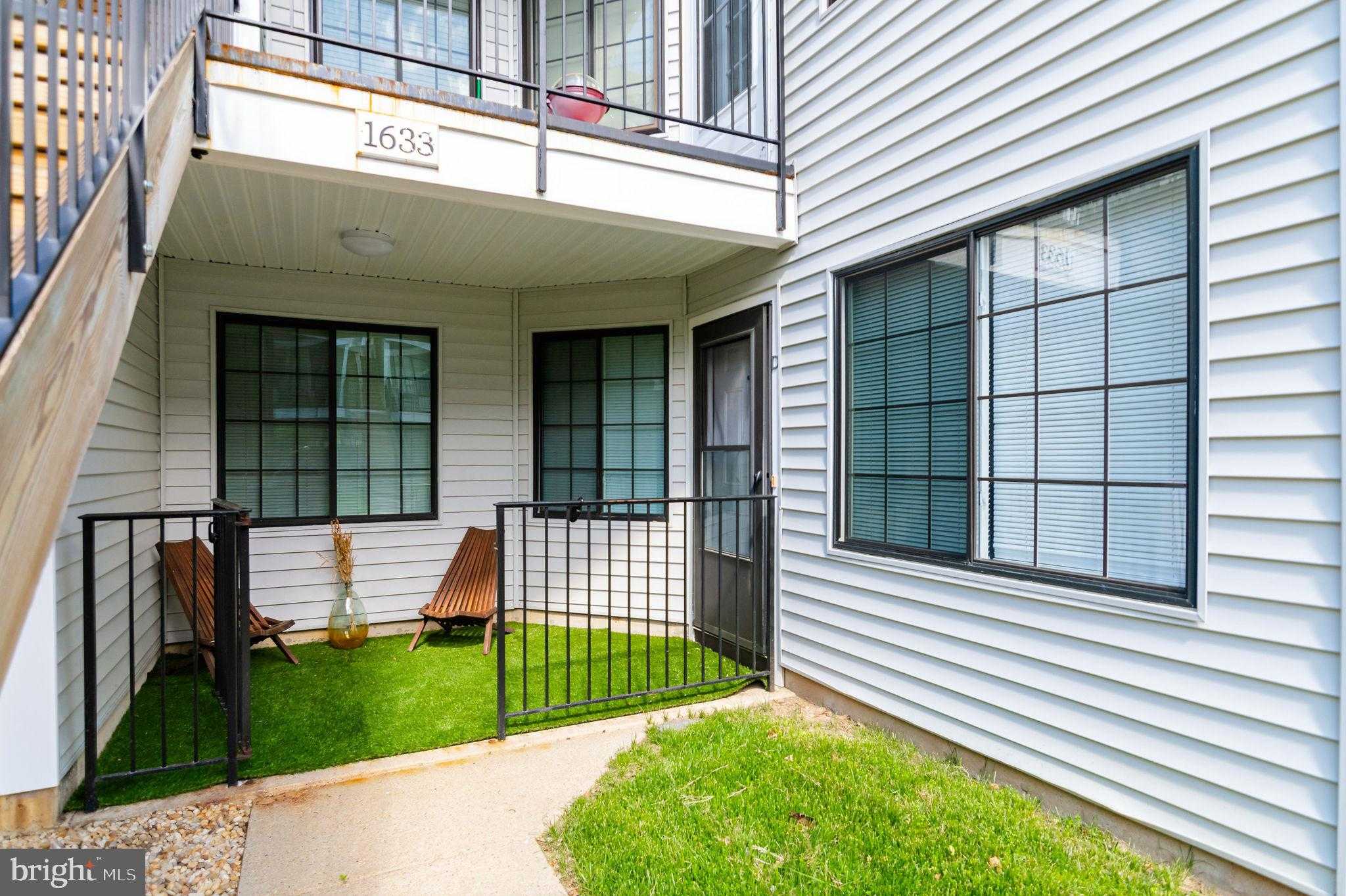 1633 Carriage House Ter photo 4