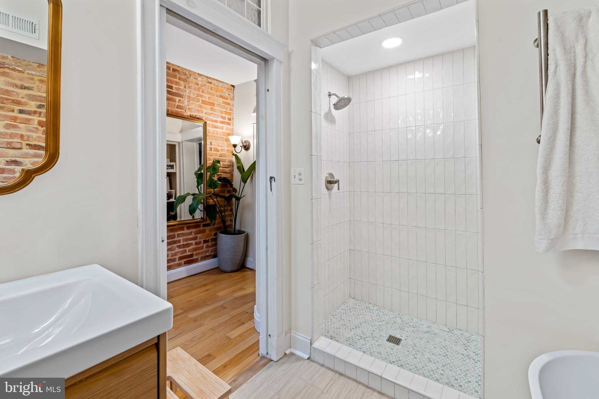 524 S Kenwood Ave photo 22