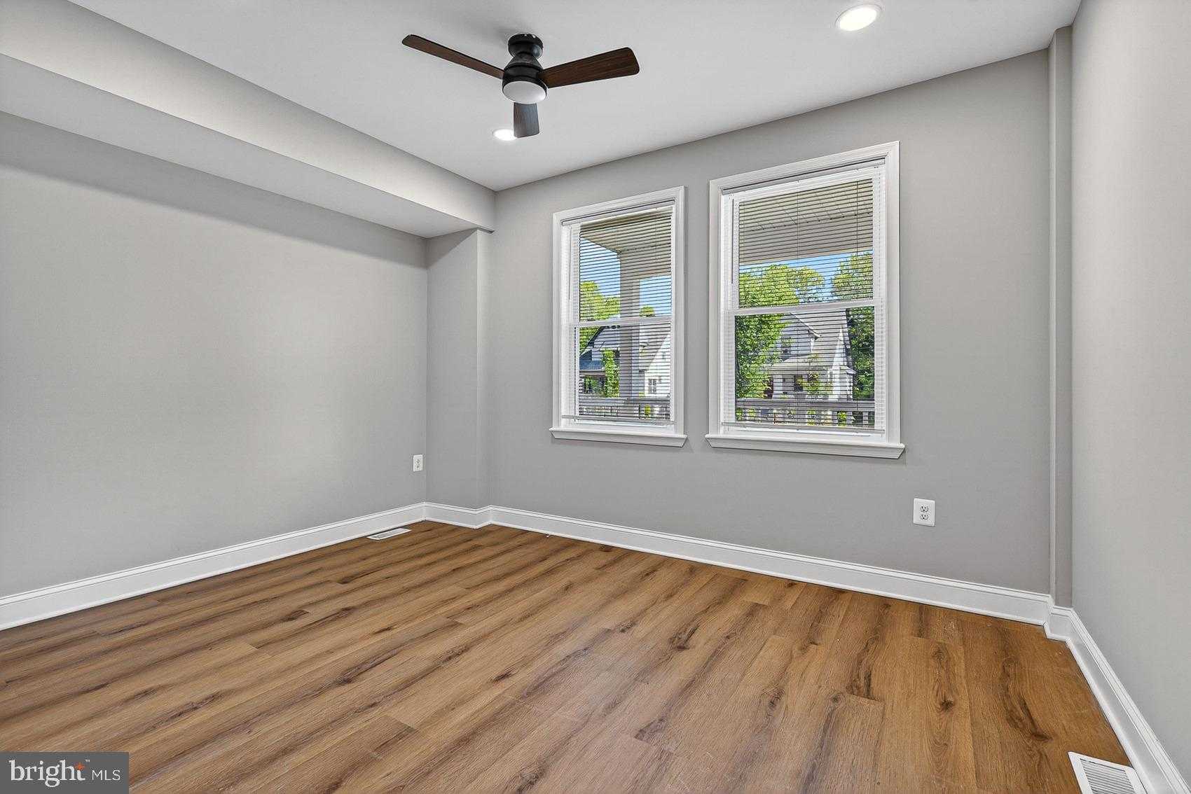 3045 Fleetwood Ave photo 18