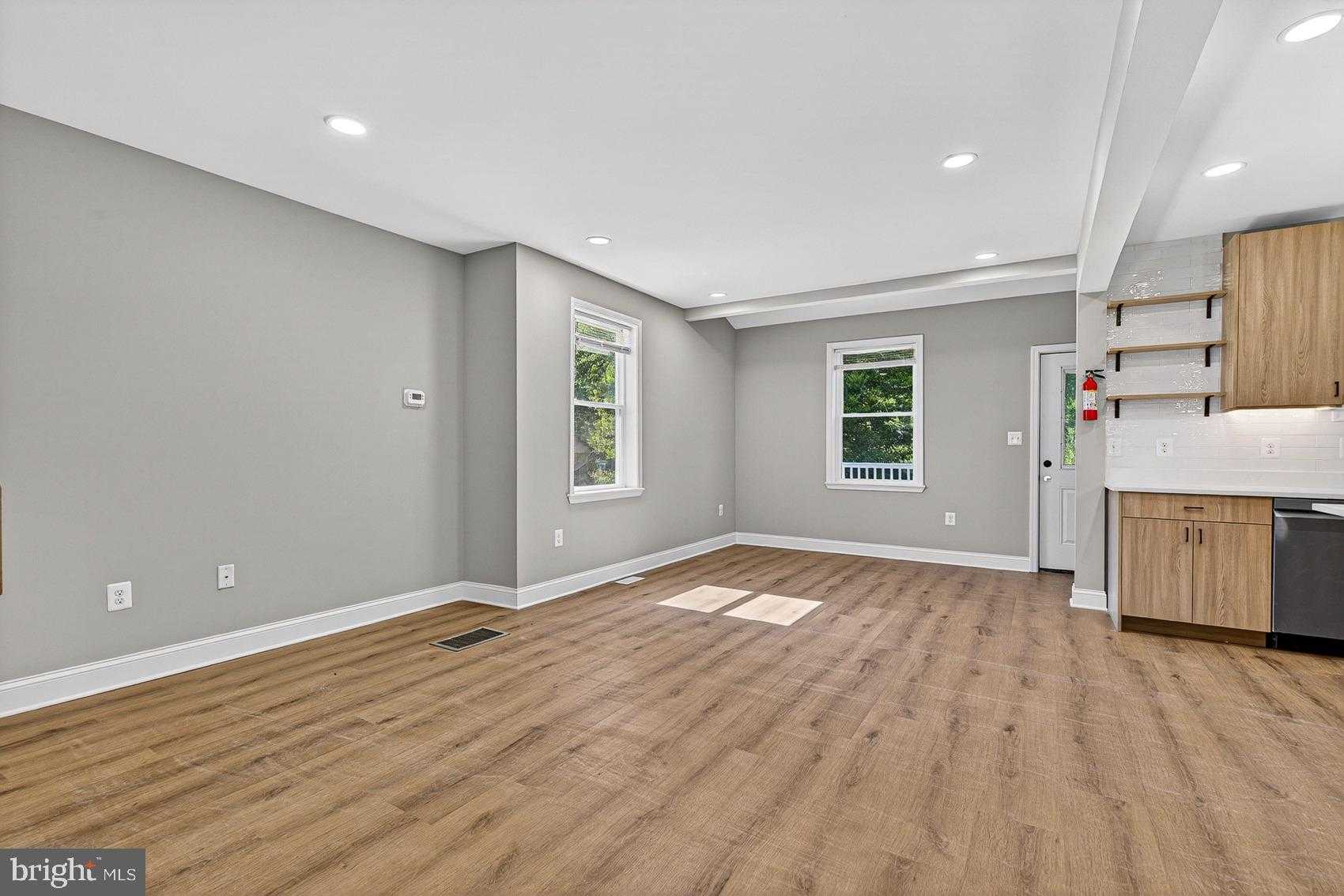 3045 Fleetwood Ave photo 9