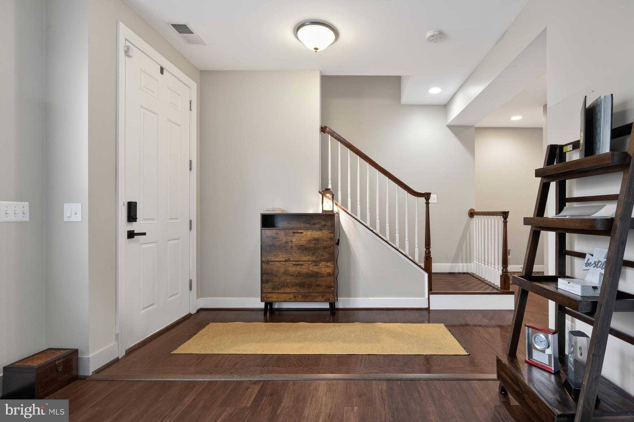 2037 Blunt Ln photo 6