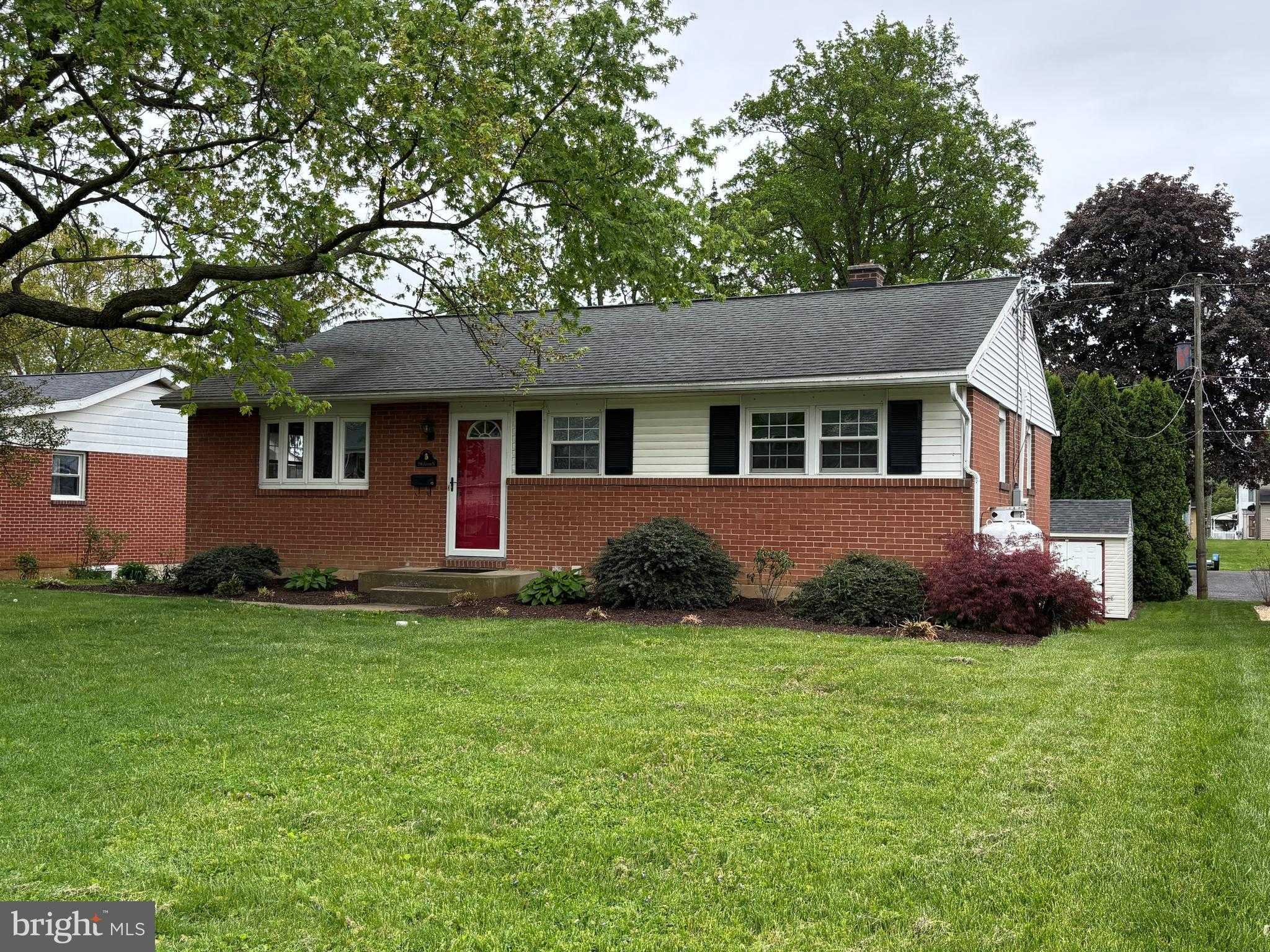 214 Ziegler St photo 2