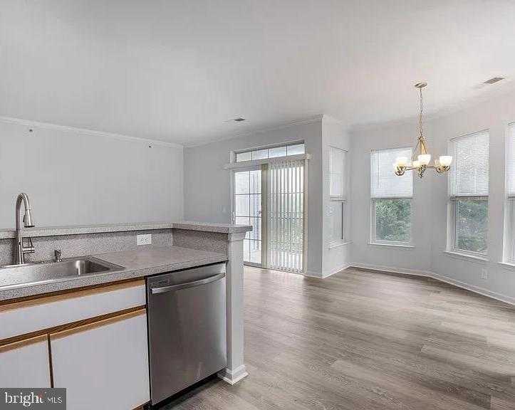 1301 Karen Blvd Apt 401 photo 8