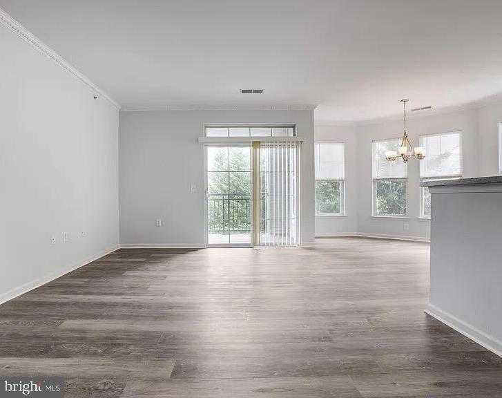 1301 Karen Blvd Apt 401 photo 9
