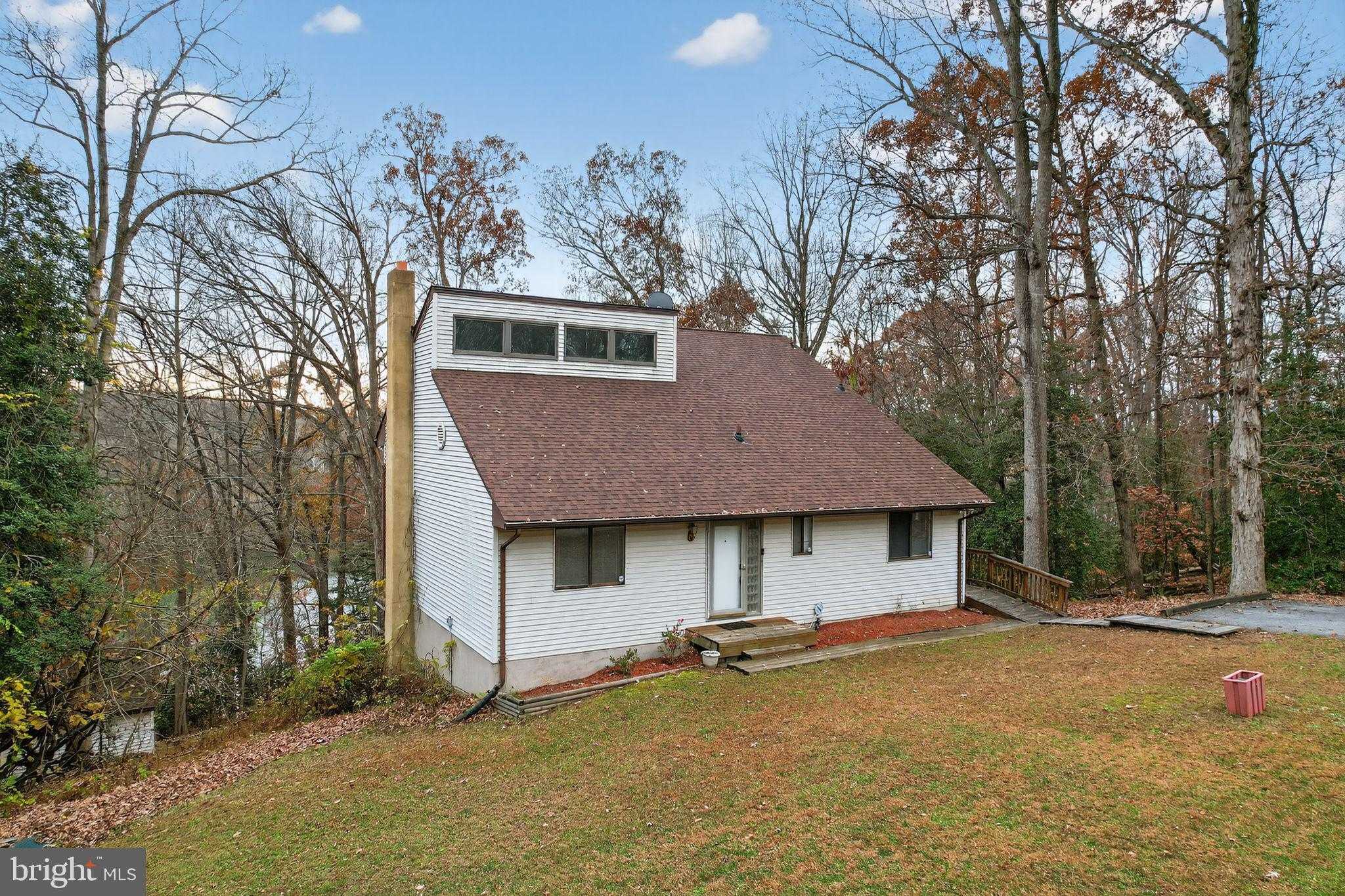 779 Spruce Dr photo 3