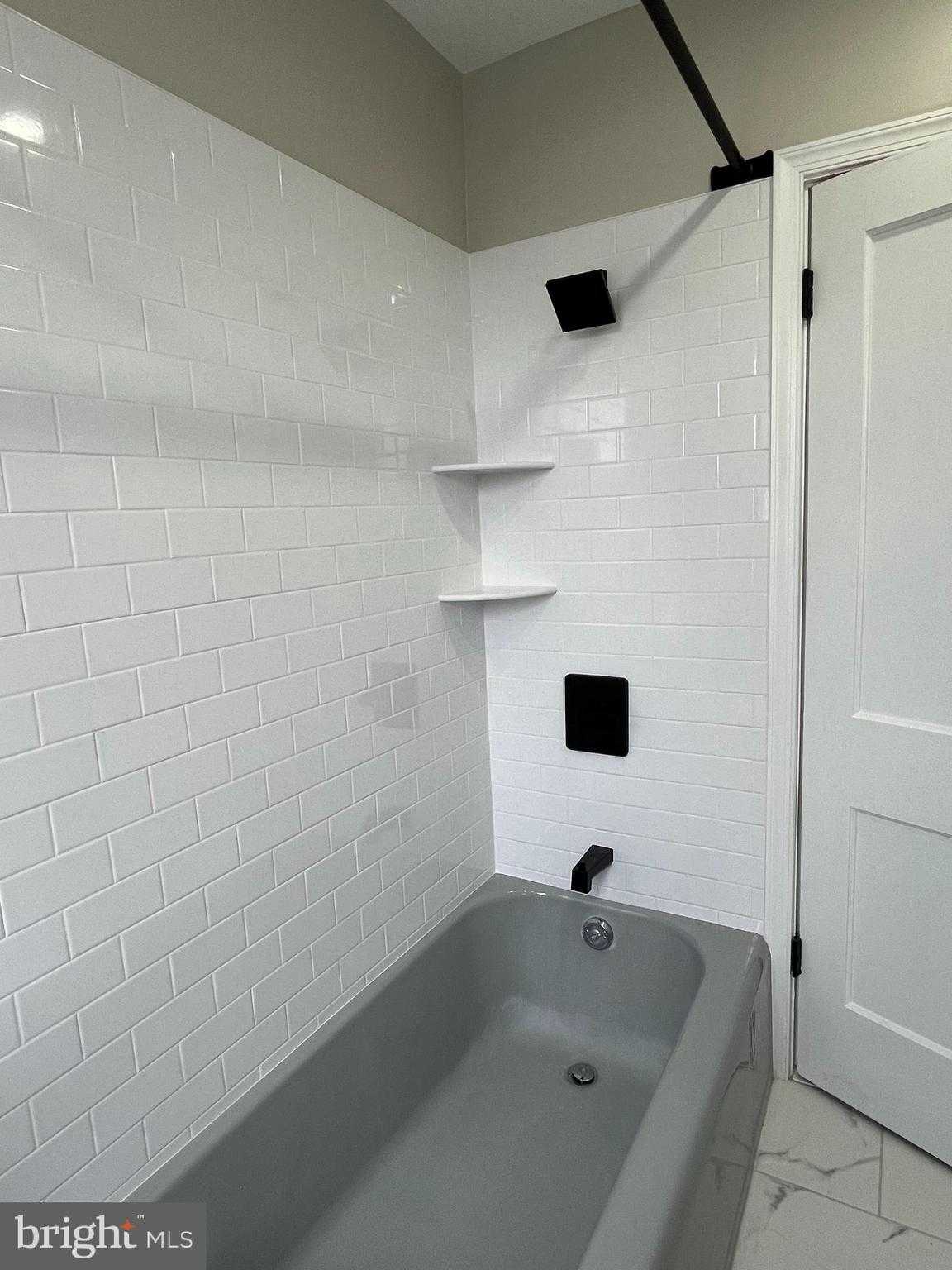 457 Robbins St photo 16