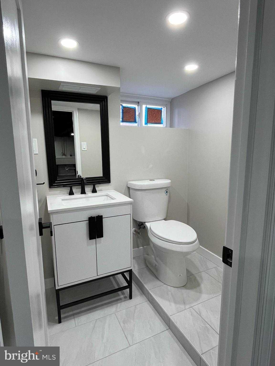 457 Robbins St photo 23