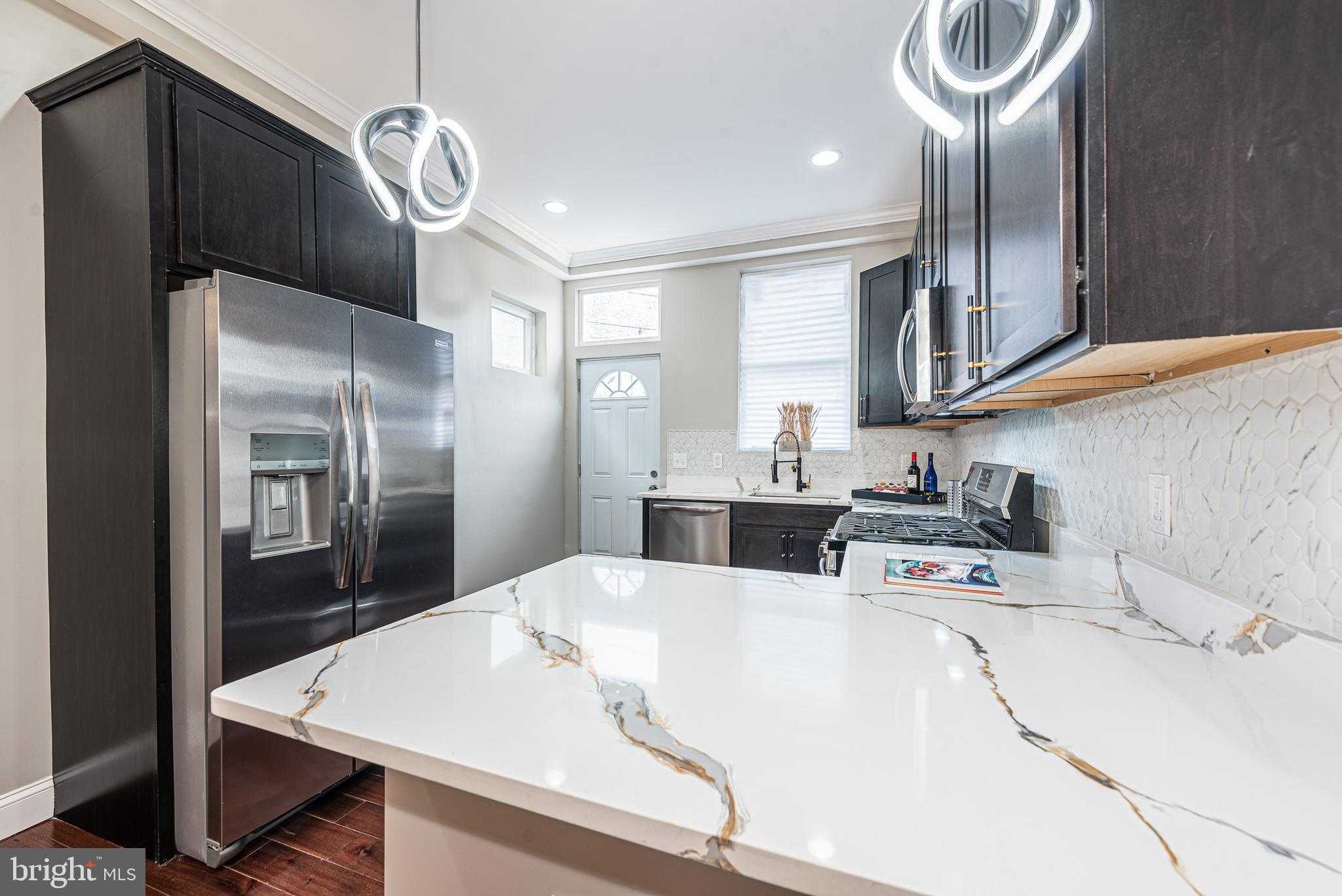 1016 W Fayette St photo 11