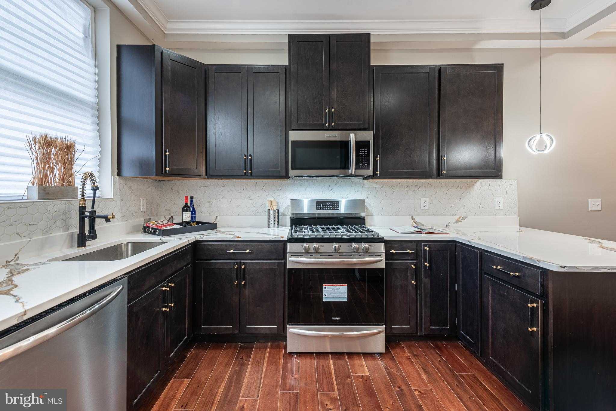 1016 W Fayette St photo 12