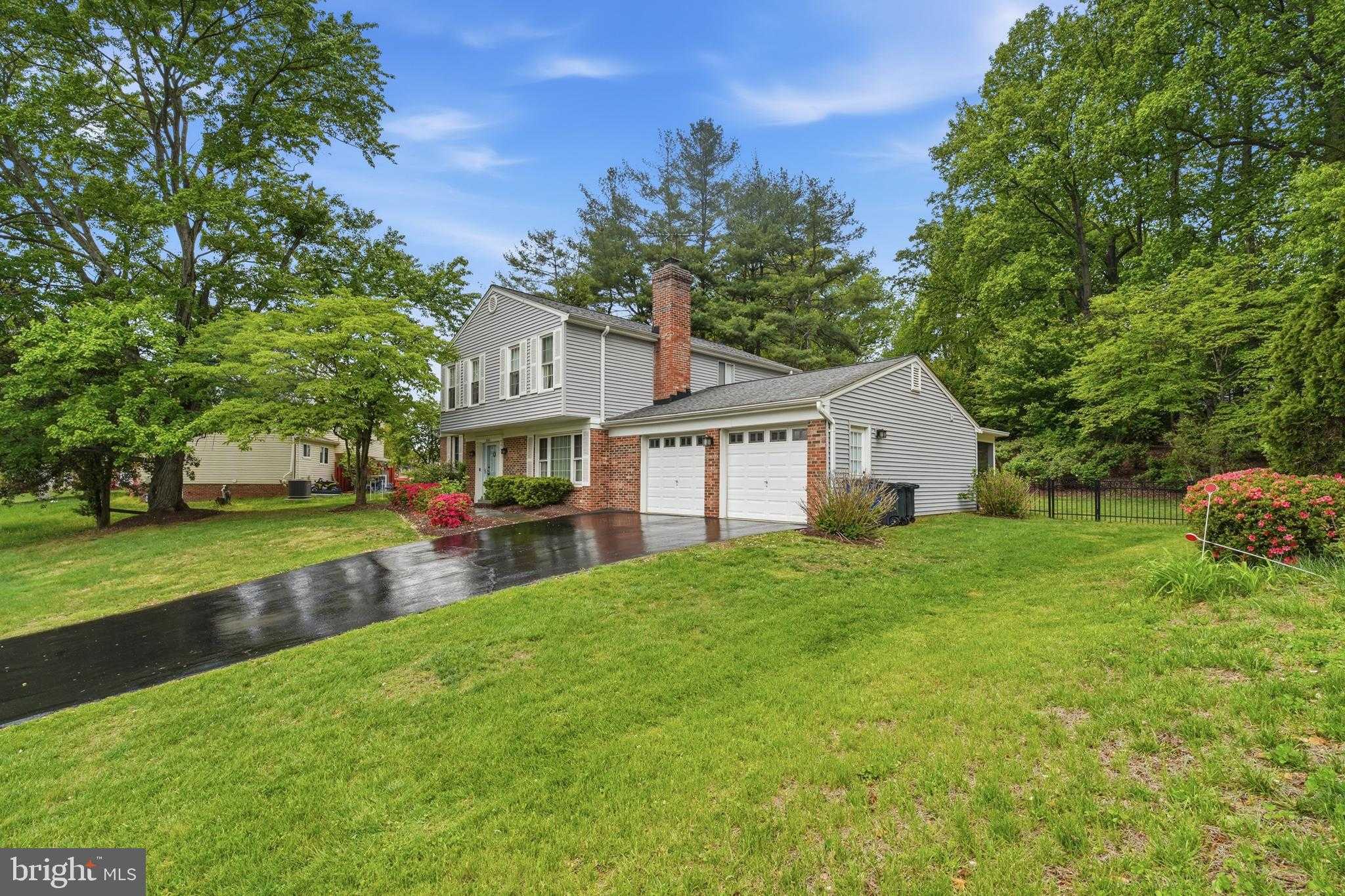 2304 Hidden Valley Ln photo 3
