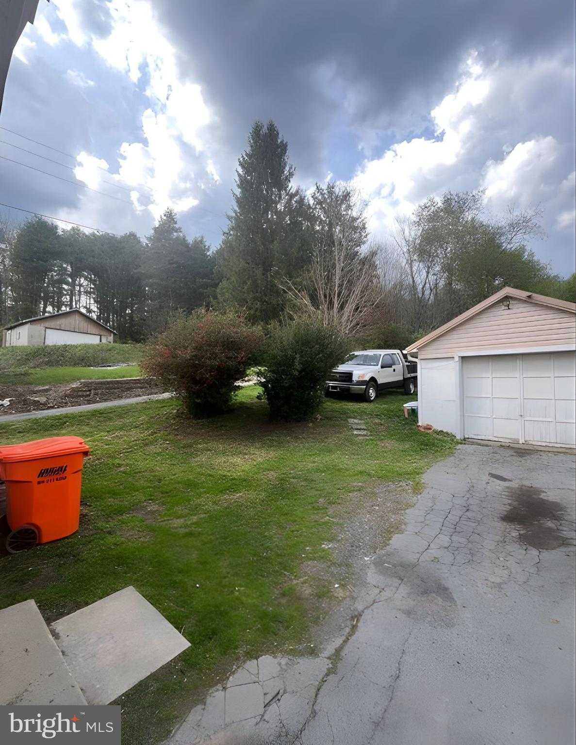 1422 E Main St photo 16
