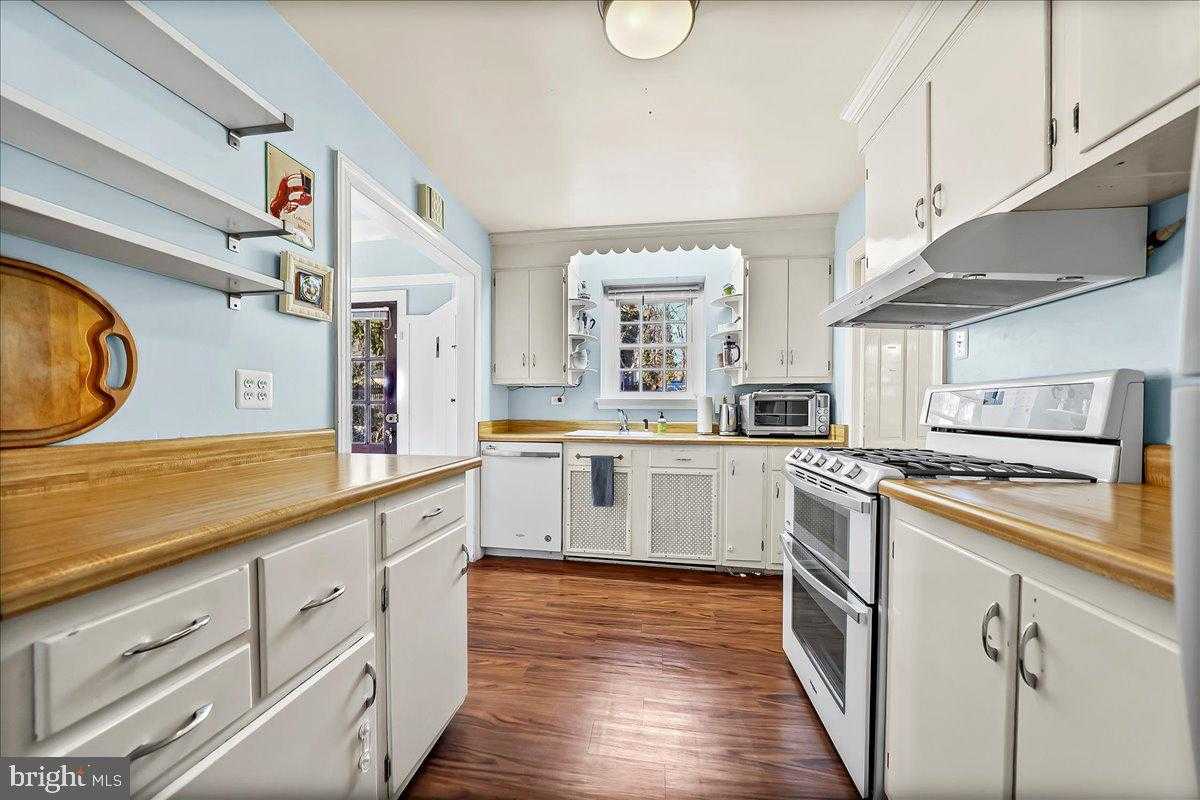9 W Essex Ave photo 12