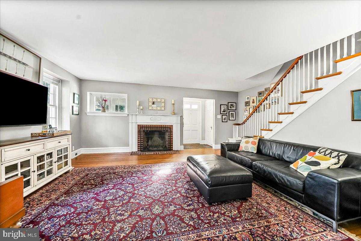9 W Essex Ave photo 6