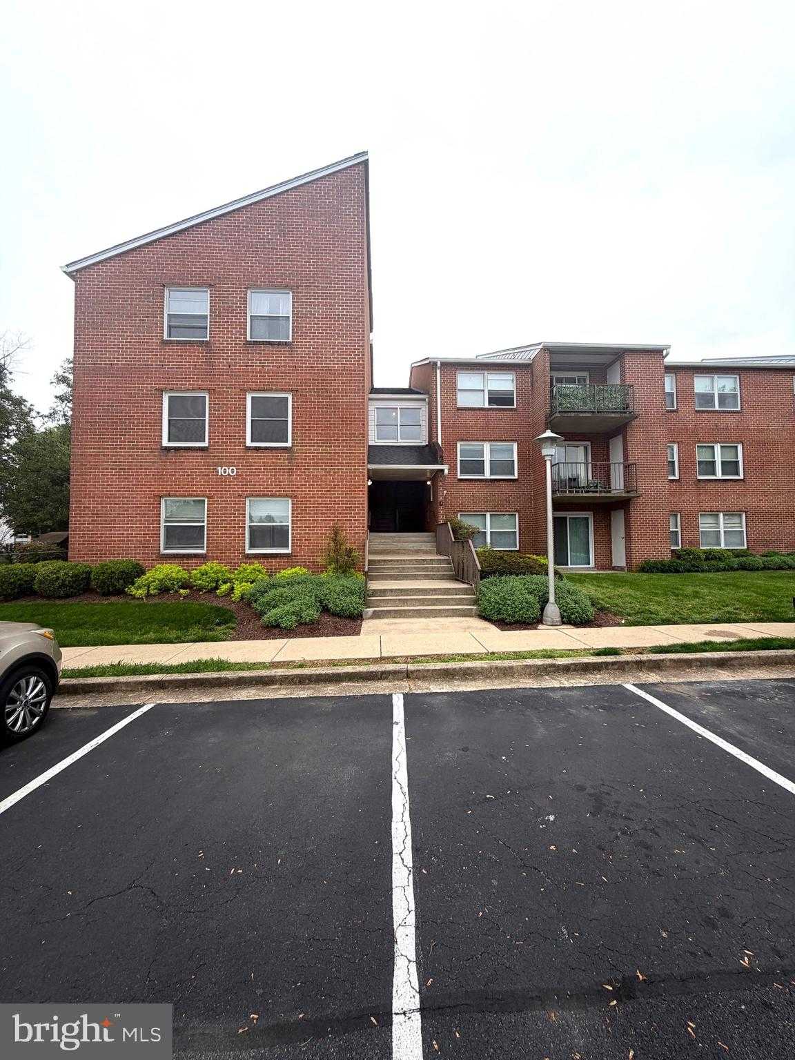 100 Chapel CT Unit 212 photo 1