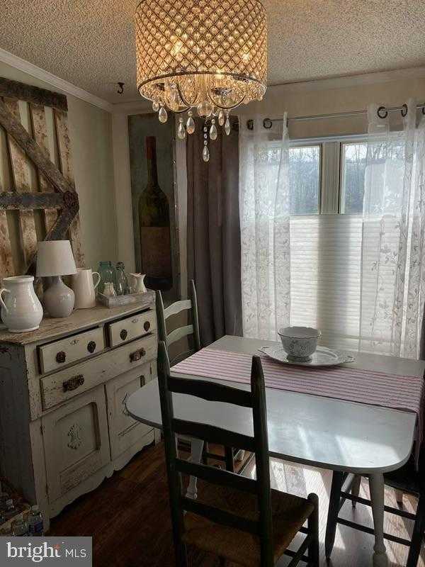 54 Penn Dr photo 3