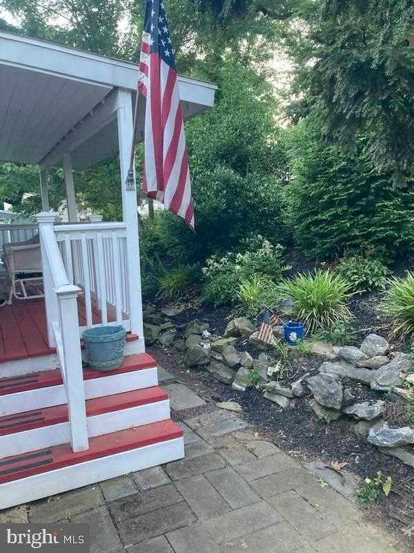 54 Penn Dr photo 8