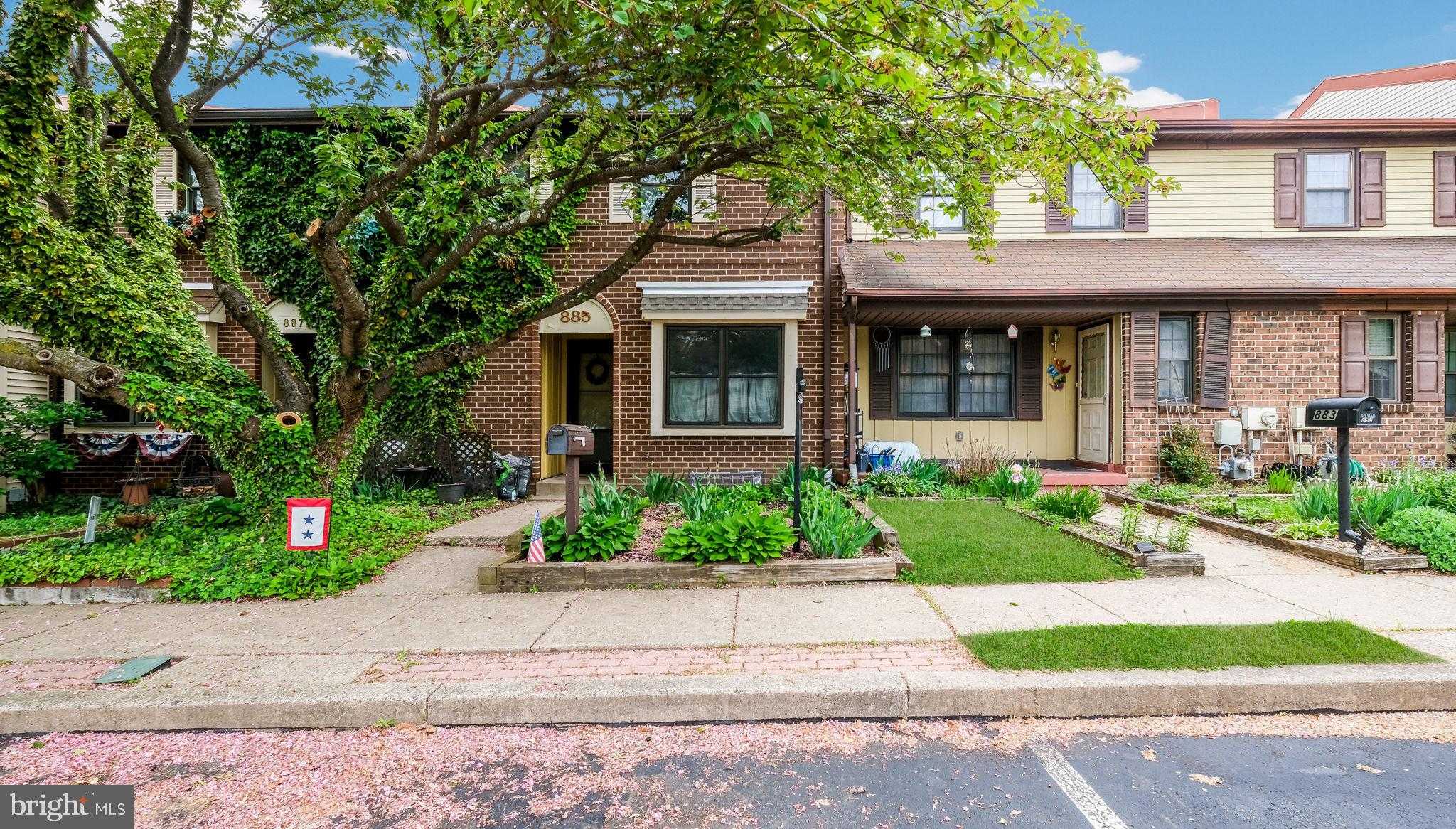 885 Andover Pl photo 1