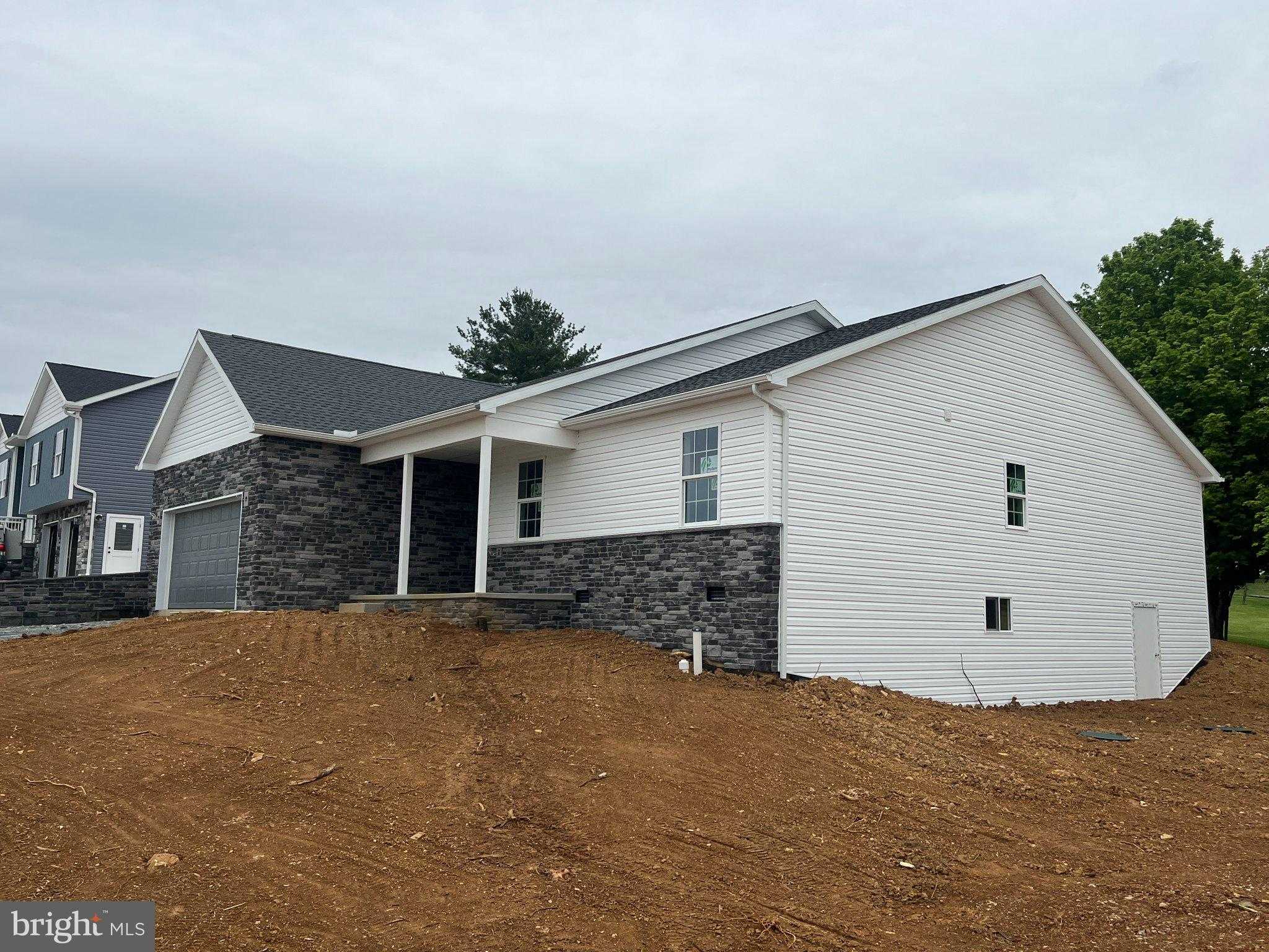 12382 Benning Ave photo 2