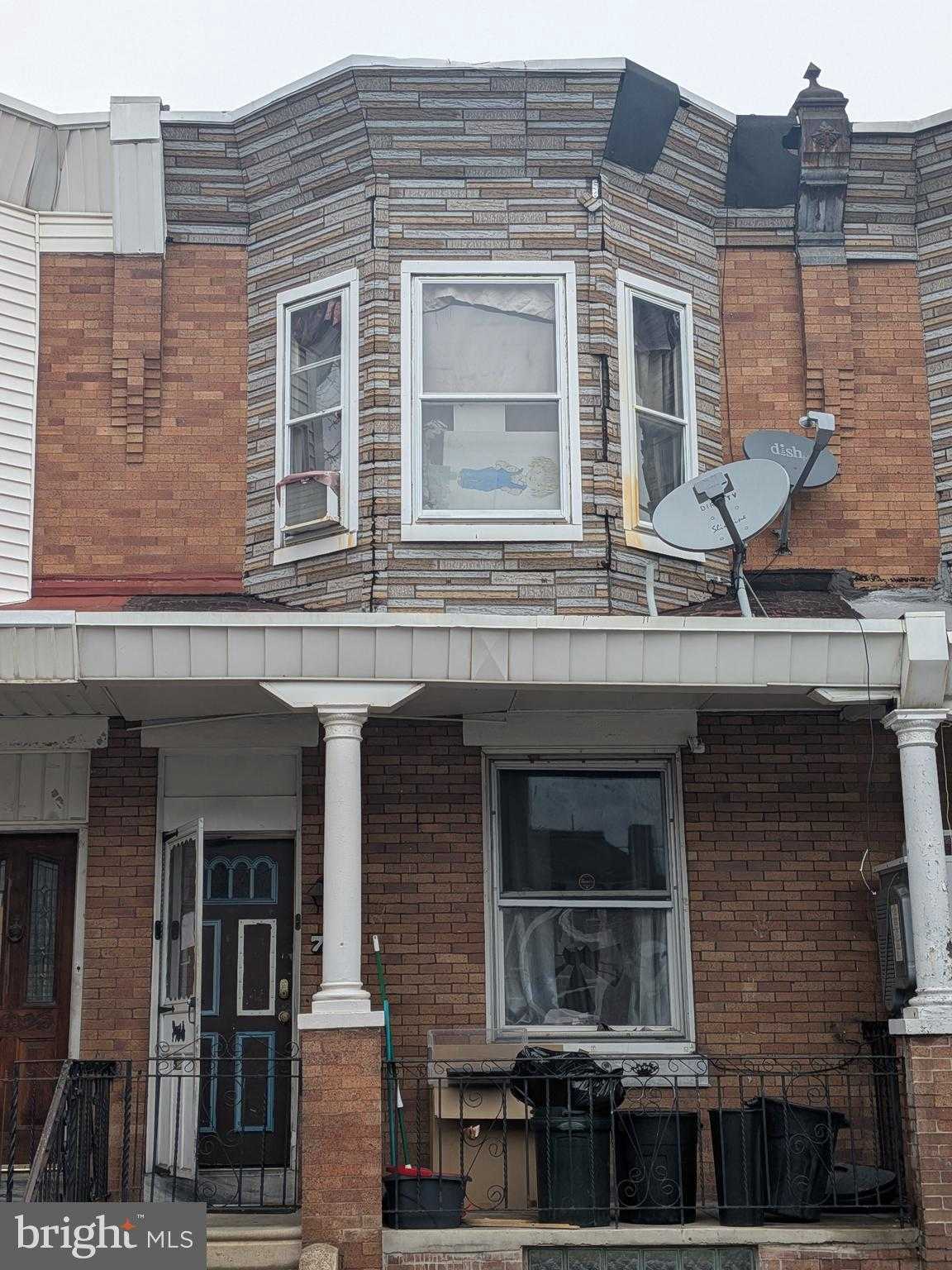 723 E Thayer St photo 2