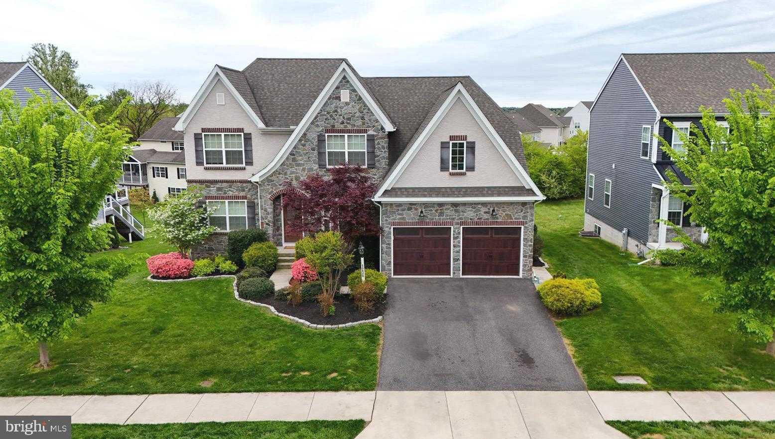 1236 Cloverfield Dr photo 2