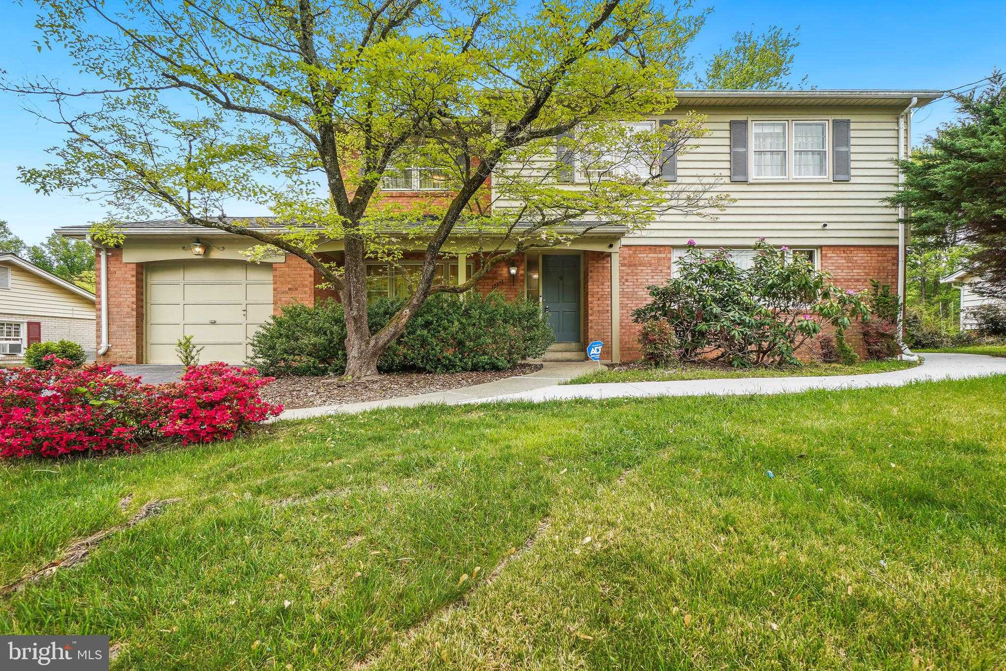 12131 David Dr photo 2