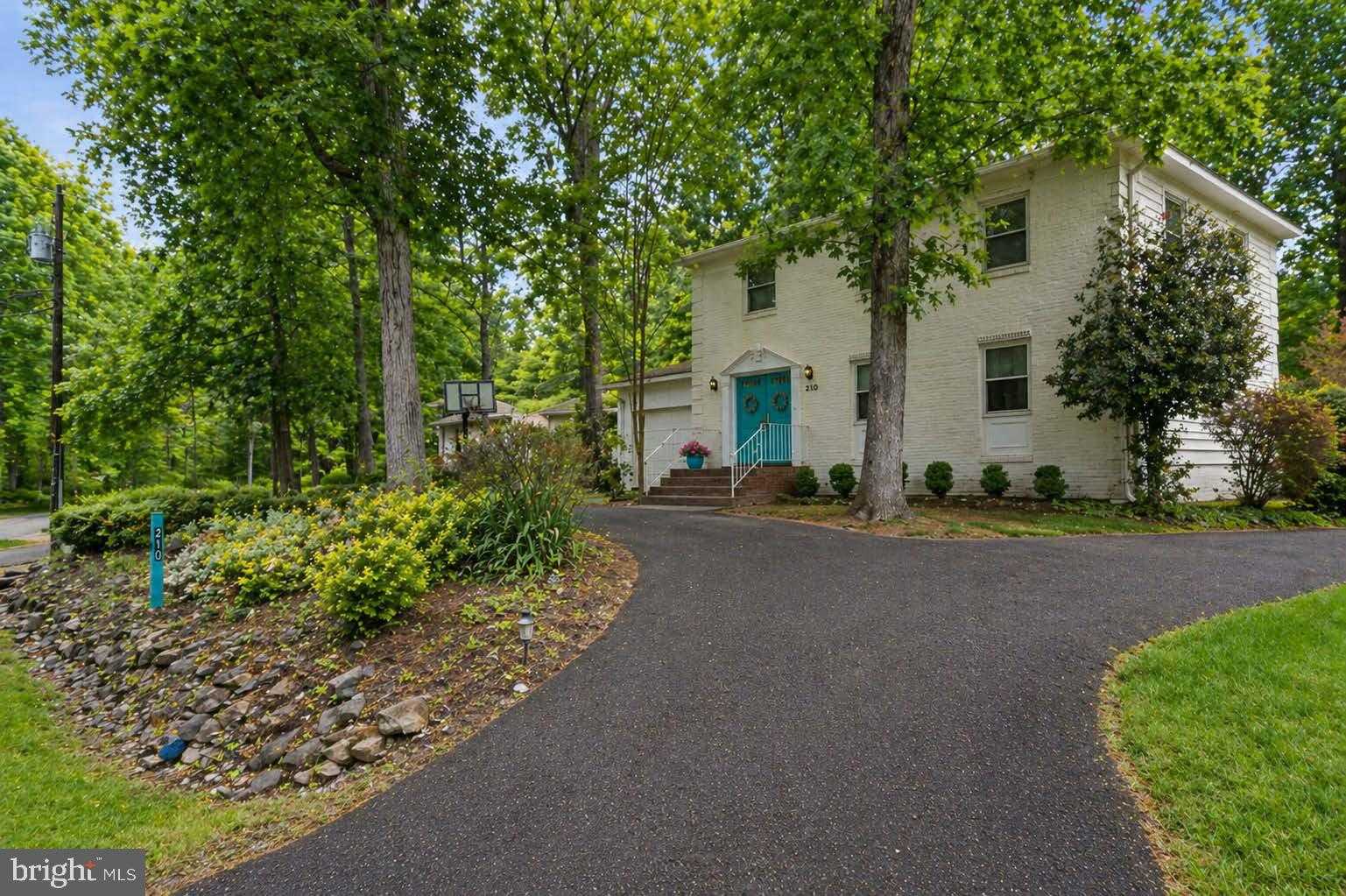 210 Limestone Ln photo 3
