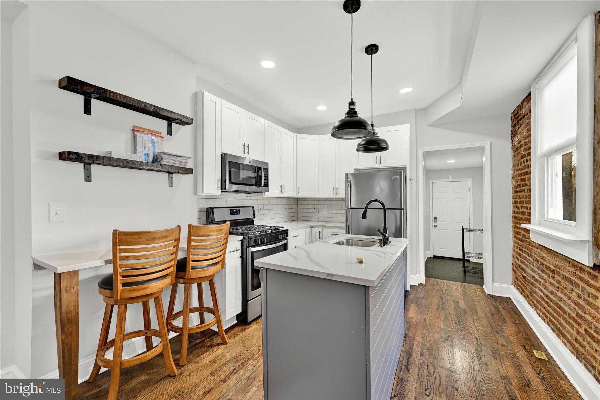 2 W Barney St photo 1