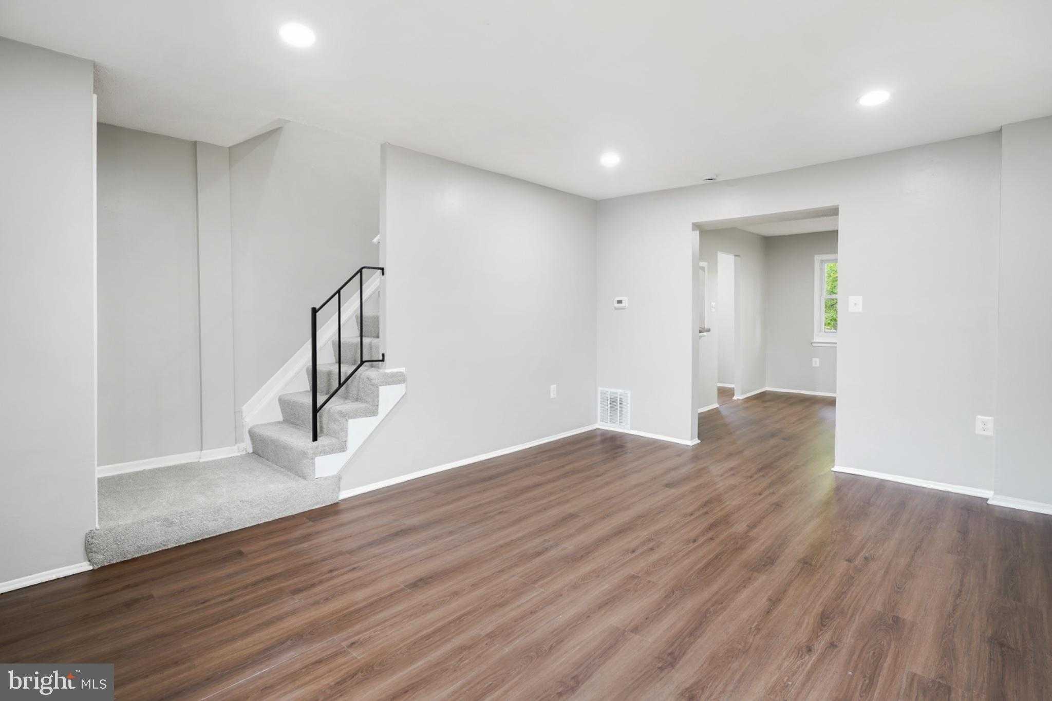 8212 Tomlinson CT photo 2
