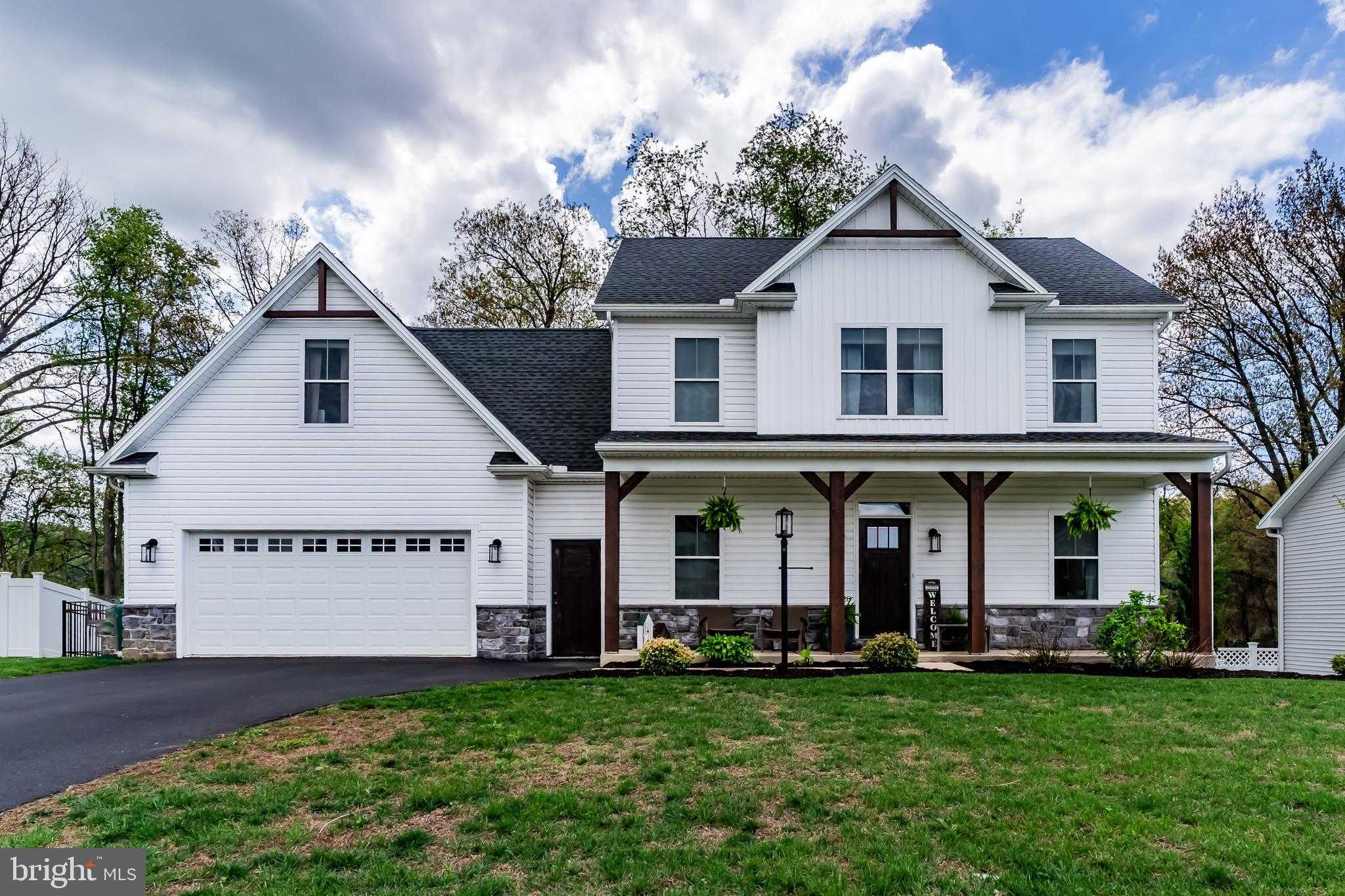 228 Parkway Dr photo 2