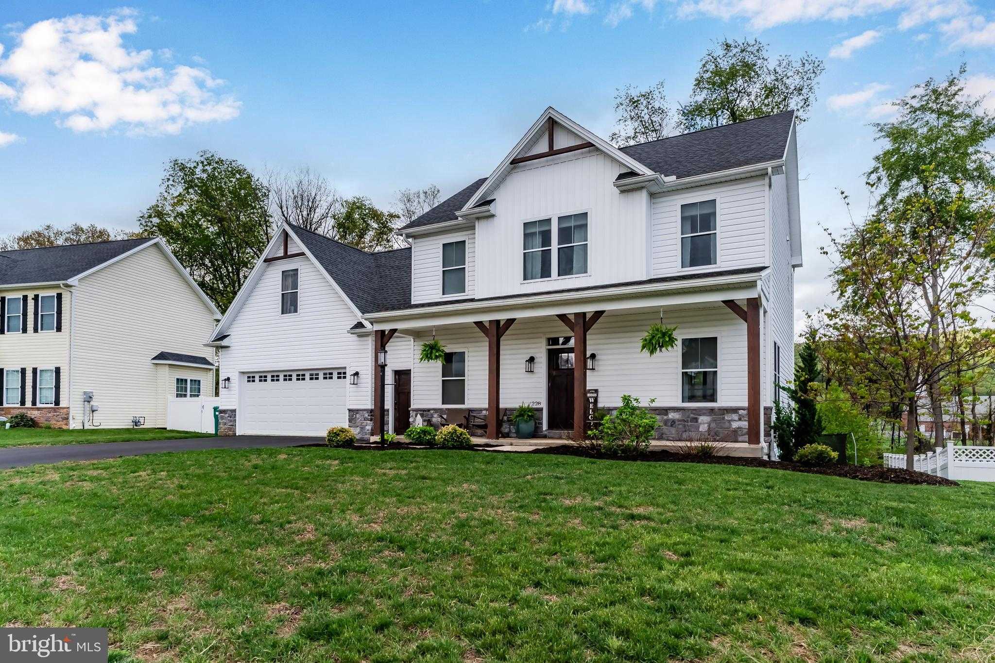 228 Parkway Dr photo 3