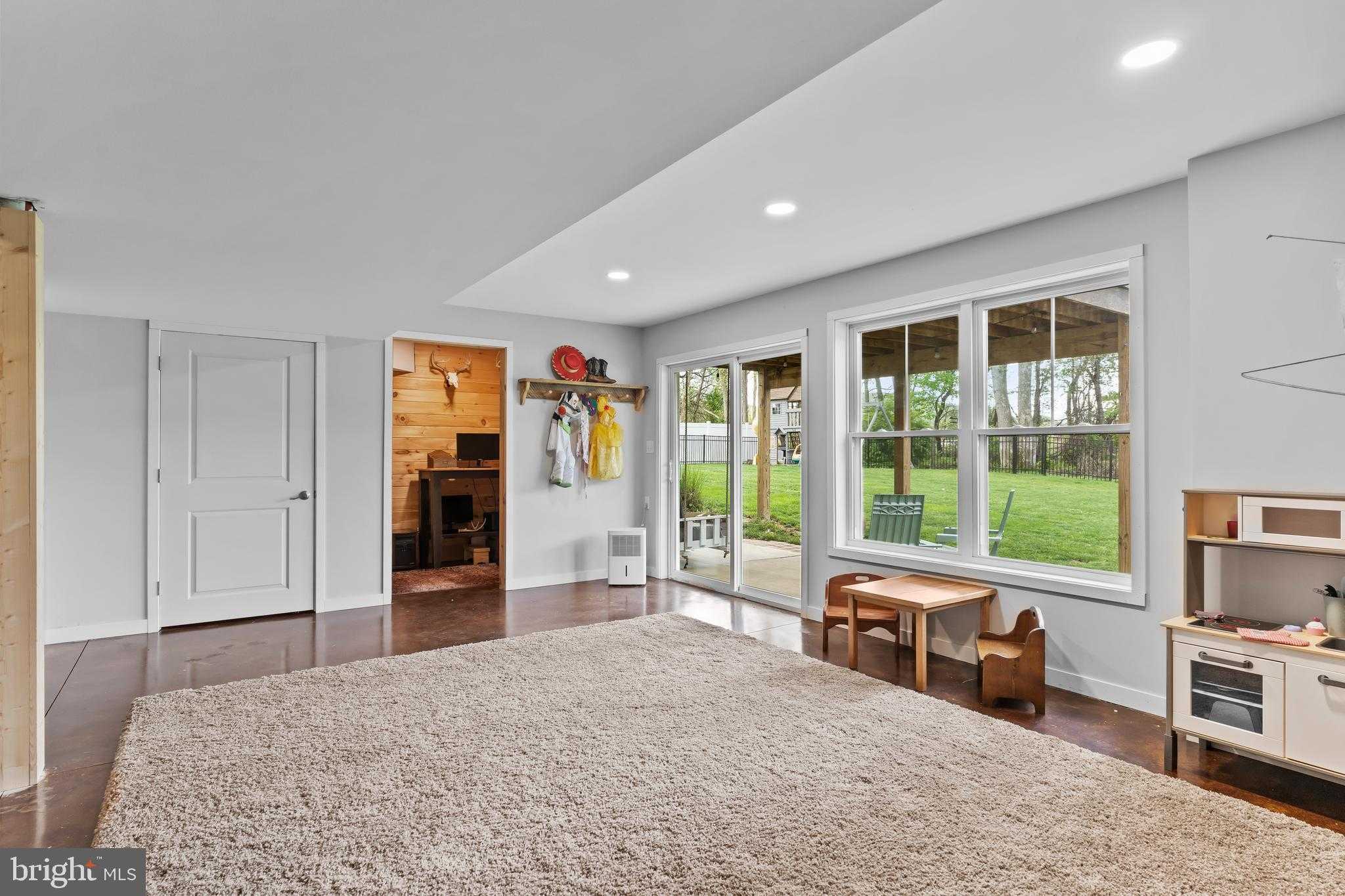 228 Parkway Dr photo 38