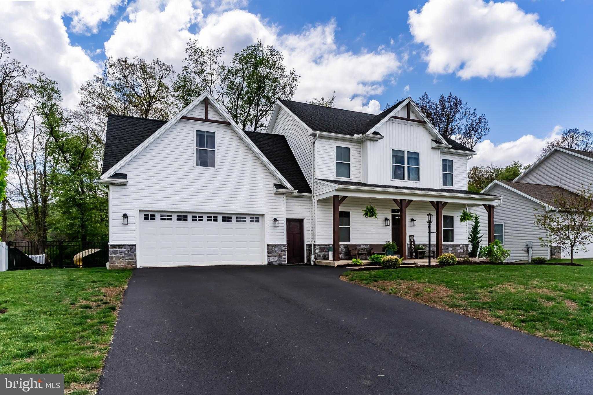 228 Parkway Dr photo 4