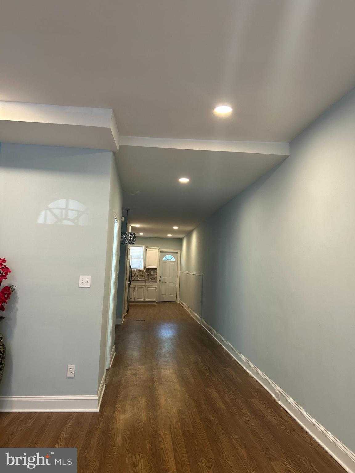 2033 N Fulton Ave photo 6