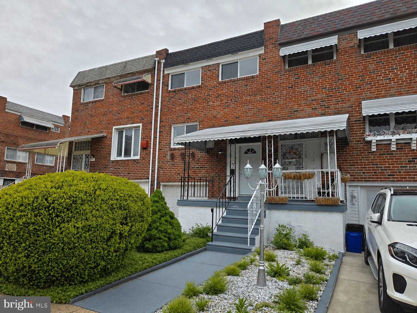 1327 Kings Pl, Philadelphia