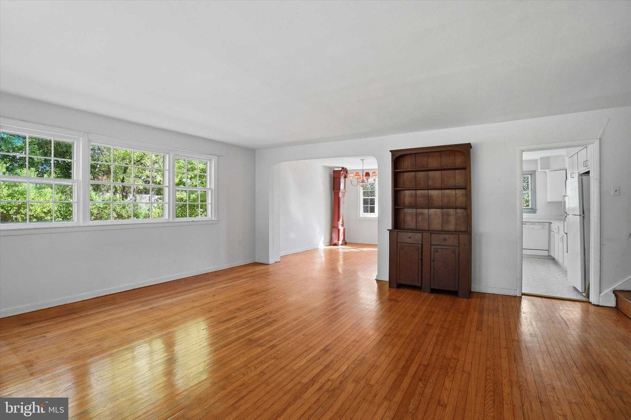 662 Deaver Dr photo 3