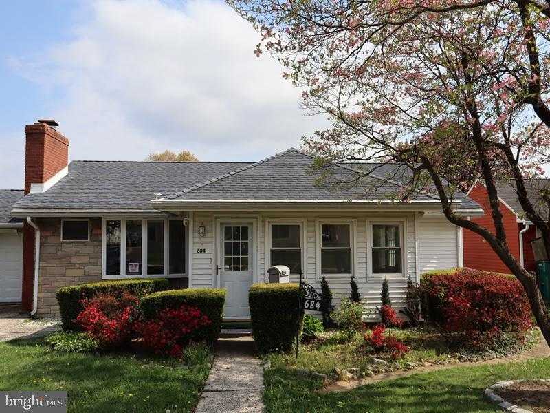 684 Austin Dr photo 1