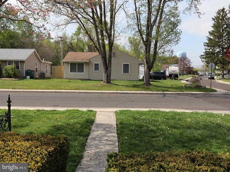 684 Austin Dr photo 9